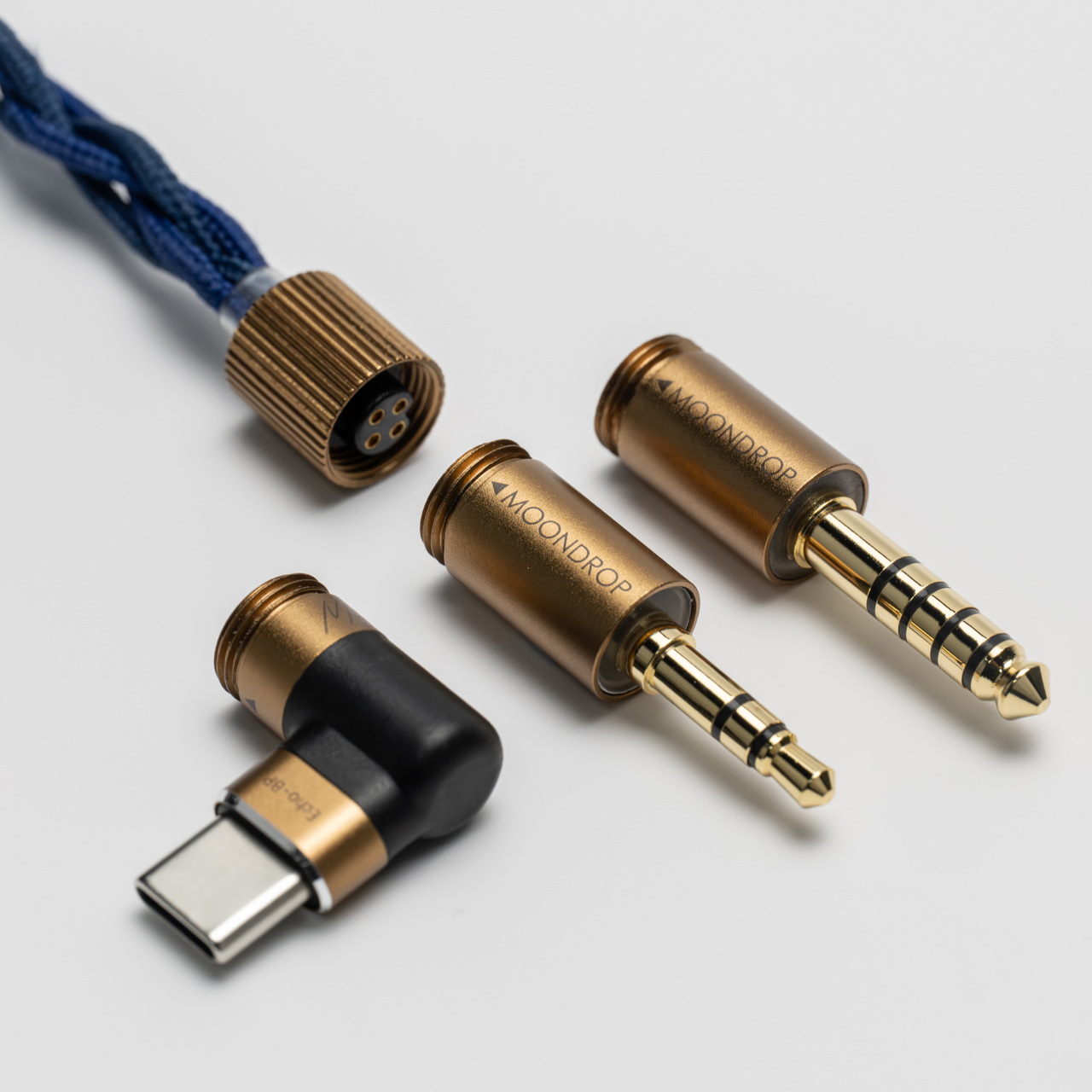 交換式プラグ（3.5mm／4.4mm／USB-C）